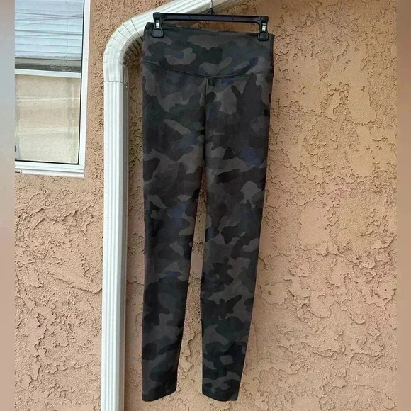 White House Black Market Runway Foil-Printed Camouflage Leggings - Picture 1 of 6